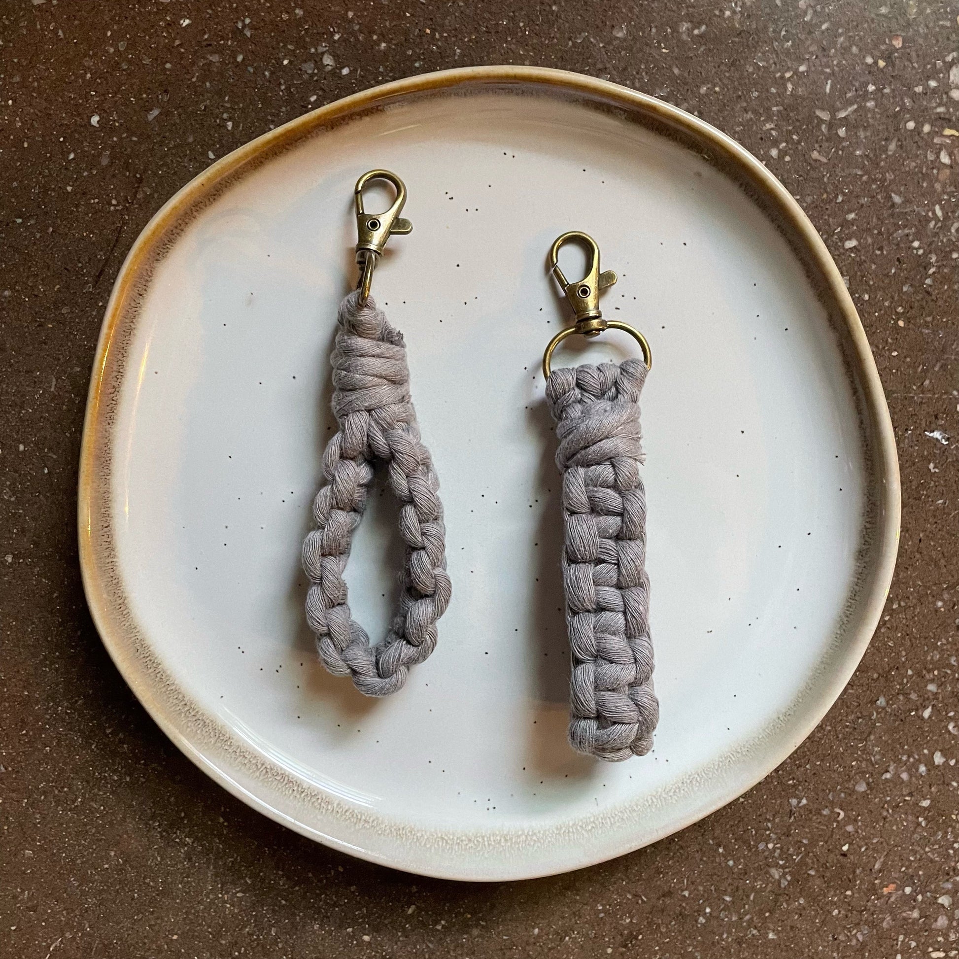 Macrame Finger Loops In Stone Gray